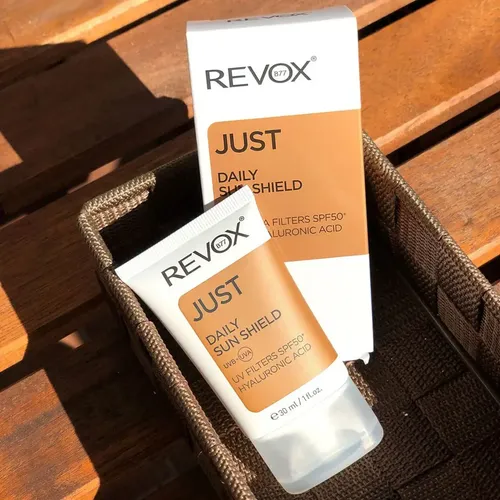 Revox Protector Solar Facial Spf50 Con Ácido Hialurónico 3c