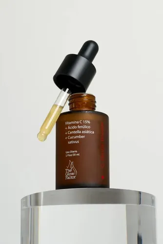 The Glow Factor C Ferulic Booster – Sérum Antioxidante con Vitamina C y Ácido Ferúlico x 30ml