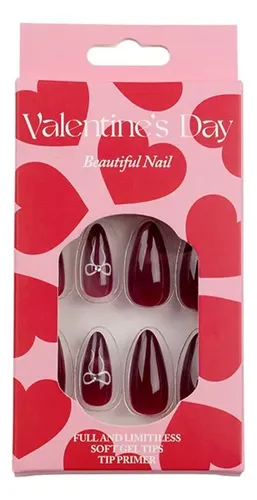 Uñas Decoradas Con Corazones Rojos Y Nude