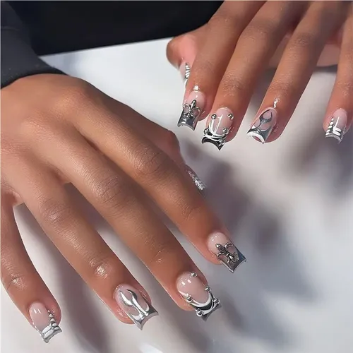Uñas Postizas En Color Nude Con Relieve Plateado