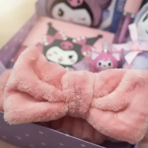 Kit De Maquillaje Kuromi Sombras Peluche Vincha Lipgloss