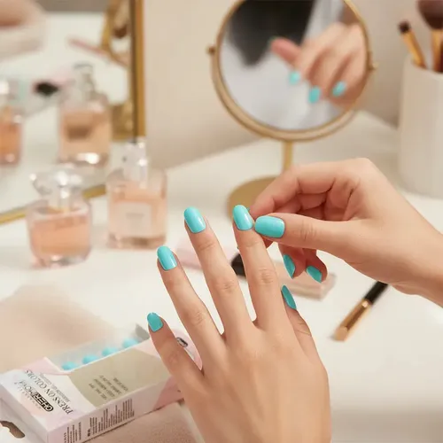 Press On Nails Oval Cortas Kit Uñas Postizas Con Adhesivo Color Turquesa