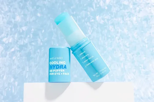 Barra hidratante, descongestiva y despigmentate para contorno de ojos y rostro Wet n Wild – Cooling Hydra – Contiene cafeína, vitamina E y hialurónico.