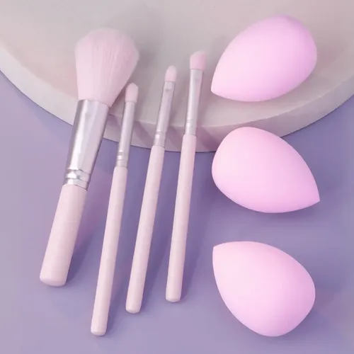 Set De 4 Brochas Y 3 Esponjas De Maquillaje Rosa