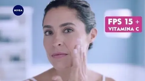 Crema Radiante y Uniforme Nivea Cuidado Facial para todo tipo de piel de 100mL