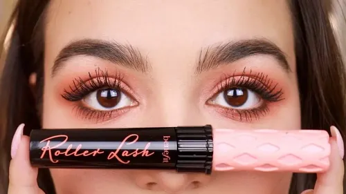 Máscara de pestañas Benefit Roller Lash 8.5g color negro