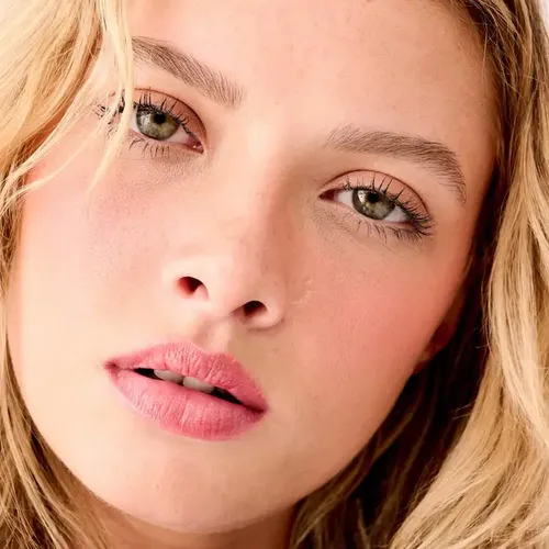 Benefit Shellie Rubor Acabado Glow Tono Coral Claro