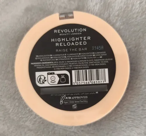 Revolution Beauty Iluminador En Polvo Compacto Raise The Bar
