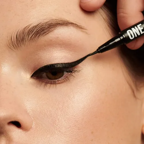 Delineador Líquido Inglot One Move 0.55 Ml