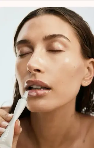 Rhode Peptide Lip Treatment – Balsamo Gloss Salted Caramel