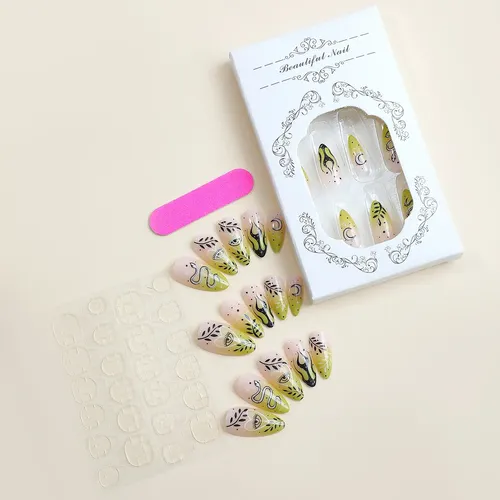 Dos Cajas De Uñas Postizas Con Elementos De La Selva