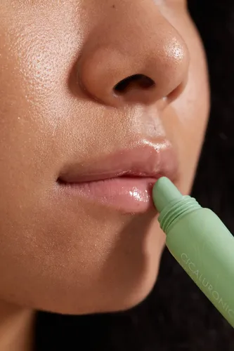 Balsamo Labial Ultra Hidratante Con Acido Hialuronico Coony