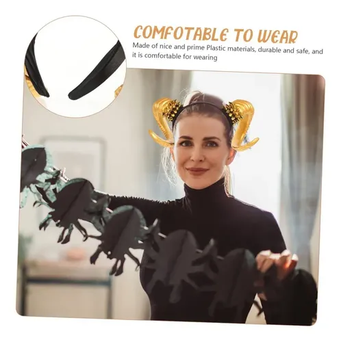 A Compatible Una Diadema Con Adorno De Cuerno For El Pelo. .