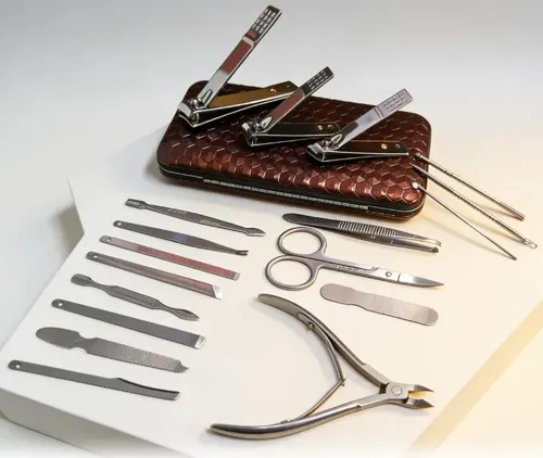 Kit Profesional De Uñas Y Pedicura 18 Unidades