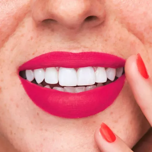 Lapiz Labial Ultra Matte Ravishing Rose True Color – Avon