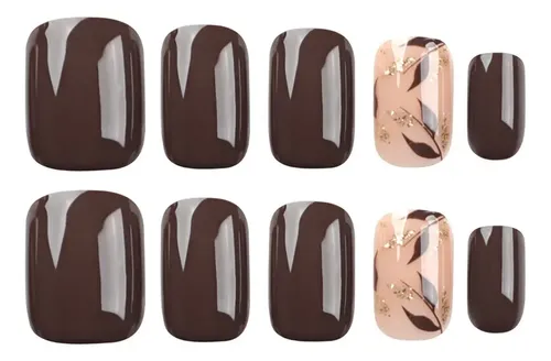 Uñas Minimalistas En Color Marrón Liso Con Diseño De Hojas