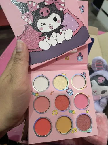Kit De Maquillaje Kuromi Sombras Peluche Vincha Lipgloss