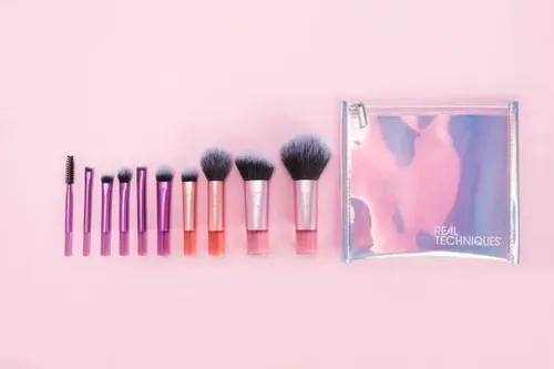 Set de Brochas de Maquillaje Real Techniques Travel Fantasy Mini Violeta de 10 Piezas con Estuche