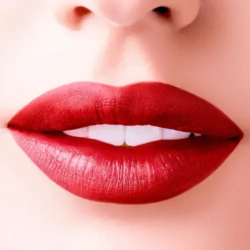 Labial Vogue Colorissimo Acabado Hidratante Color Manzana Roja