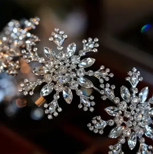 Elegante Diadema Con Forma De Copo De Nieve Con Diamantes De