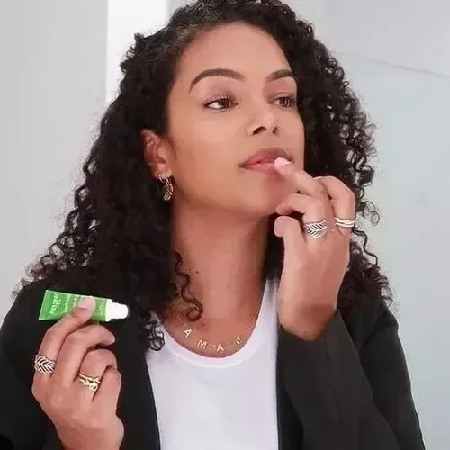 Balsamo Labial Reparador Skin Food Weleda 8 Ml
