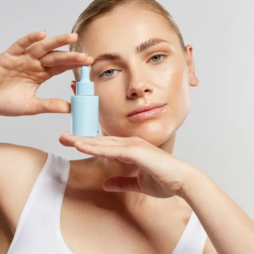 Sérum Facial The Glow Factor C Péptidos con Ácido Hialurónico y Antioxidantes para 30 mL