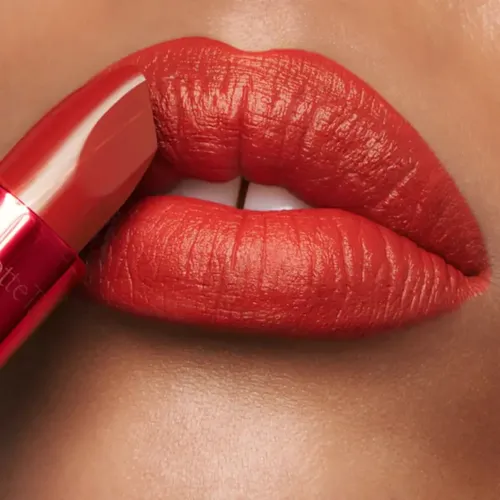 Labial Charlotte Tilbury Matte Revolution Lipstick