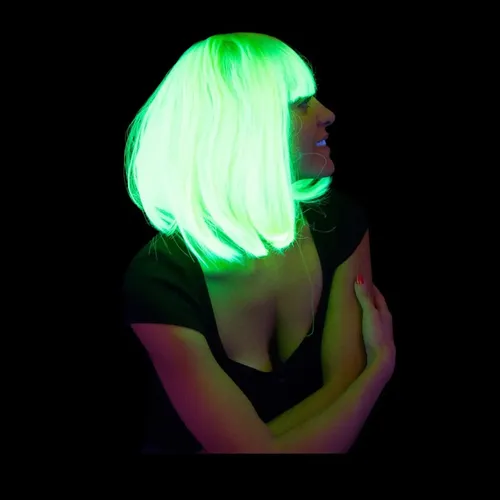 Peluca Corte Carre Glow Brilla Con Luz Negra