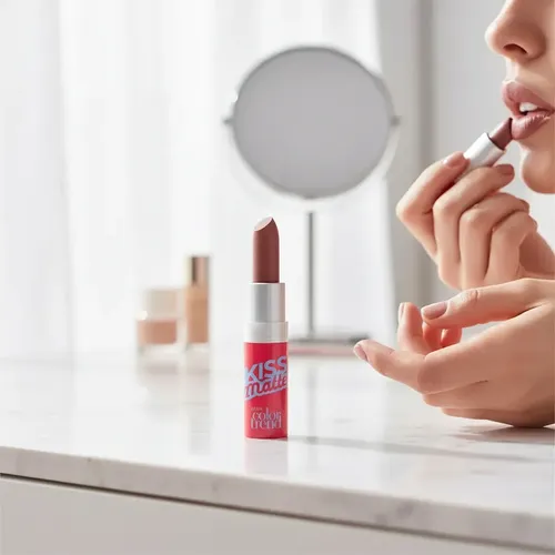 Lápiz labial hidratante Kiss Matte Color Trend Mousse Avon Nude Mousse