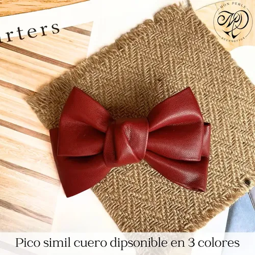 Moño Pelo Simil Cuero Pico Hebilla Accesorios Color Rojo