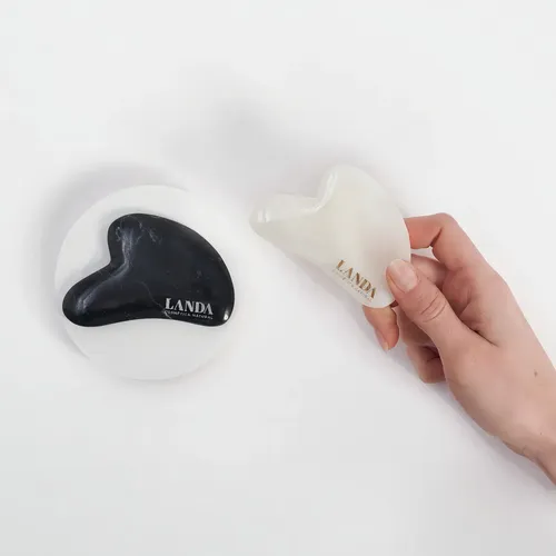 Gua Sha de Ónix Negro Landa para Masaje Facial con Bolsa