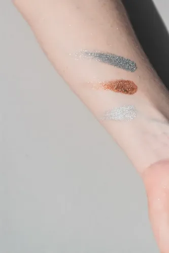 Sombra de Ojos Xúlu Cosméticos Ultrashine en Polvo, Tono Silver
