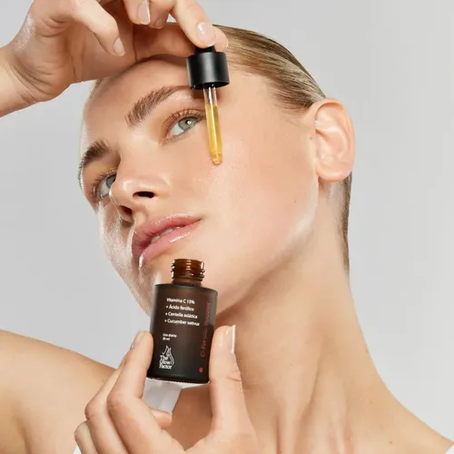 The Glow Factor C Ferulic Booster – Sérum Antioxidante con Vitamina C y Ácido Ferúlico x 30ml