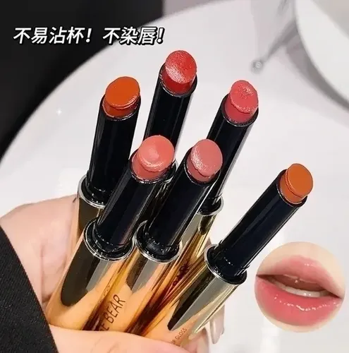 Labial En Barra Click Dorado Holding Light Gege Bear